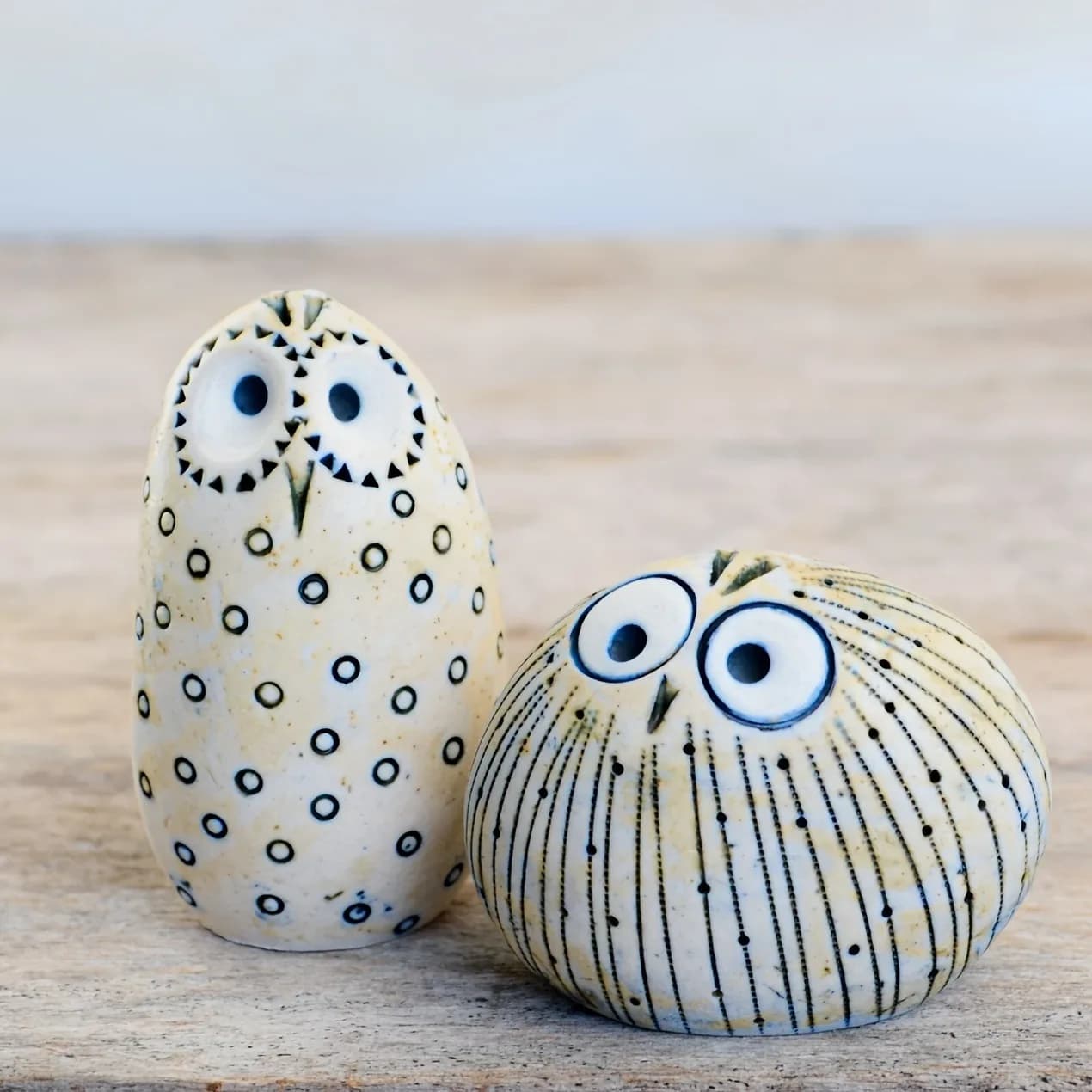 2Pcs Owl Resin Statues Home Living Room Bedroom Desktop Ornament Cute Sculpture Decor Gift For Family Friends