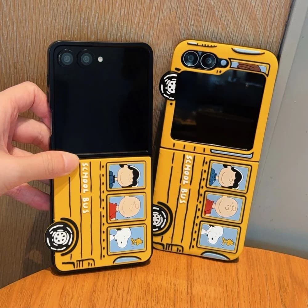 Cute Cartoon Snoopy 3D Phone case for Samsung Galaxy Z Flip 8 7 FE Flip 7 Flip7 6 5 4 3 Flip 8 Cover With Chain Crossbody Cases