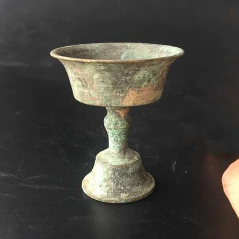 Collection of old Chinese bronzes, retro Han Dynasty, utensils, candlesticks, oil lamps, wine glasses, small ornaments