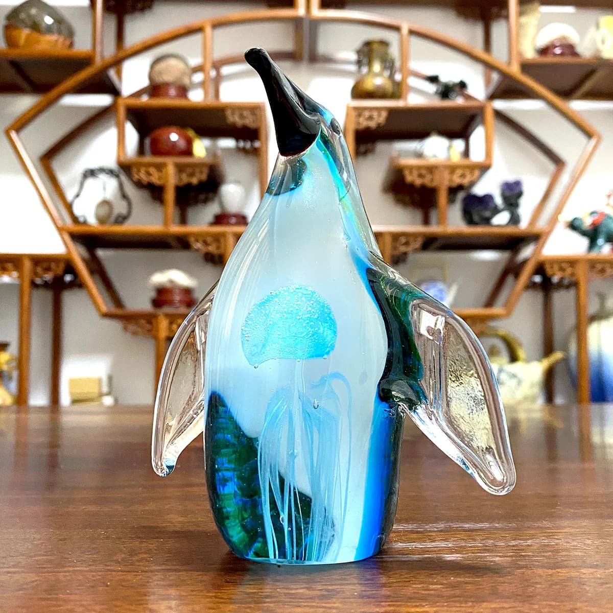 Crystal Penguin Figurine with Jellyfish Inside Handmade Glass Penguin Statue Cute Animal Ornament Paperweight Home Table Decor