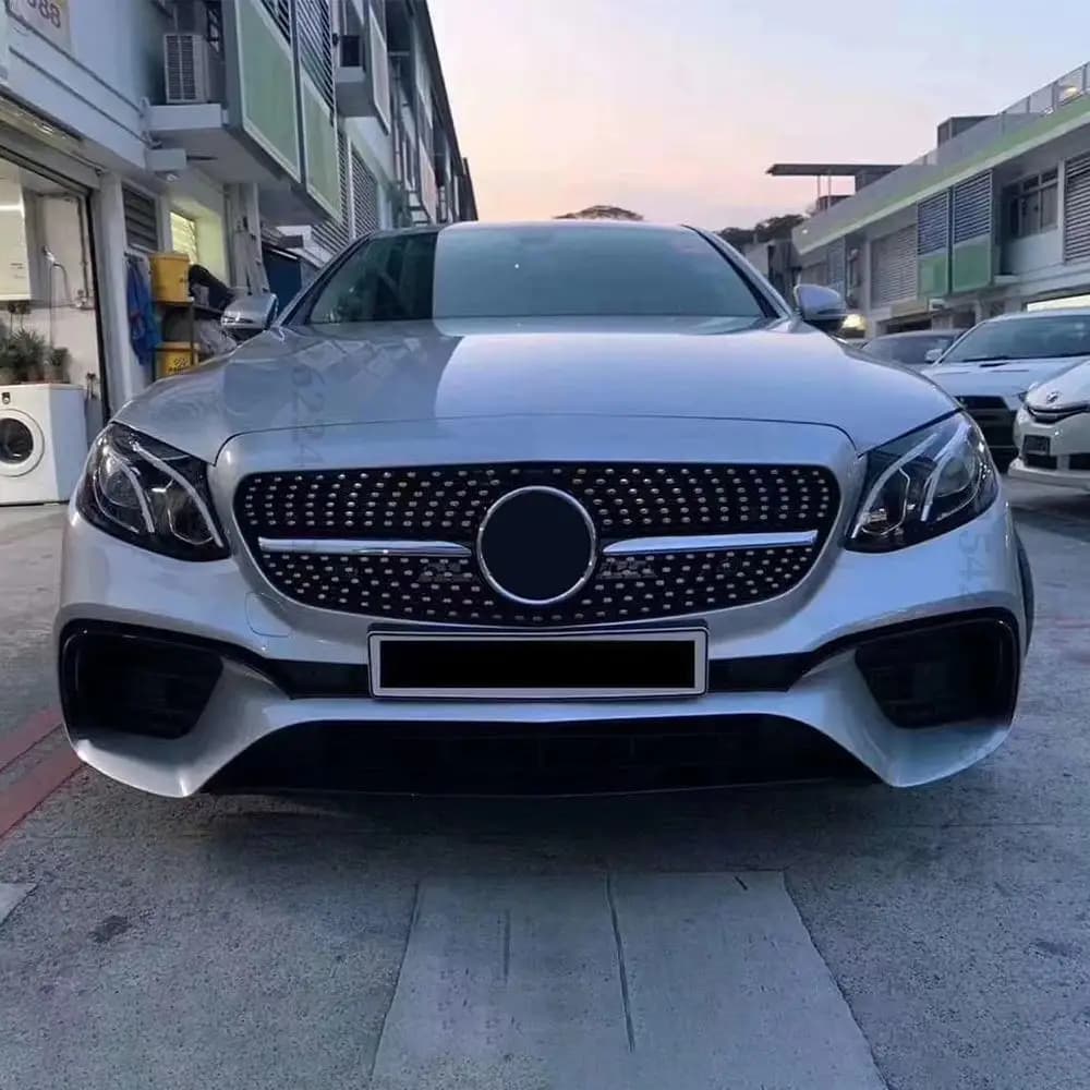 For the Mercedes W213 Mercedes E-Class 2016 2017 2018 2019 2020,it is equipped with an upgraded version of the front grille