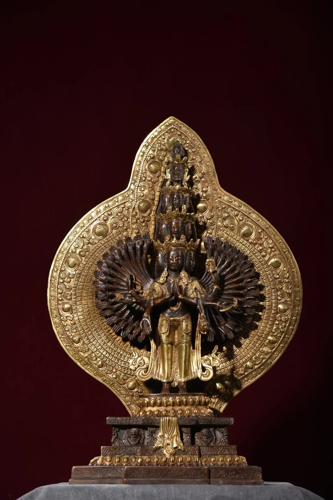 18"Tibetan Temple Collection Old Bronze Gilded Painted 1000 Arm Guanyin Bodhisattva Lotus Stage Backlit Worship Hall Town house