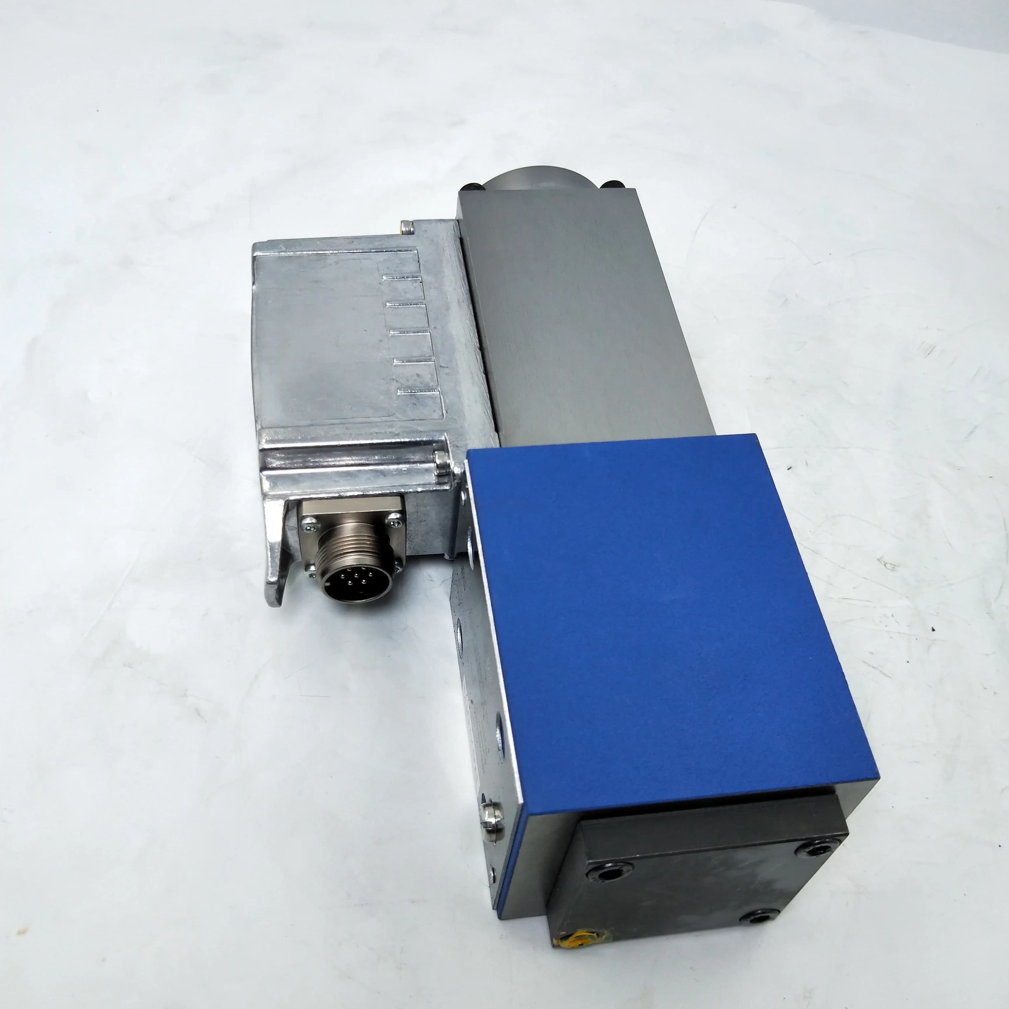 Proportional Servo Valve High Frequency Response Valve 4WRPEH 6 C3 B15P-2X/G24K0/A1M 0811404642