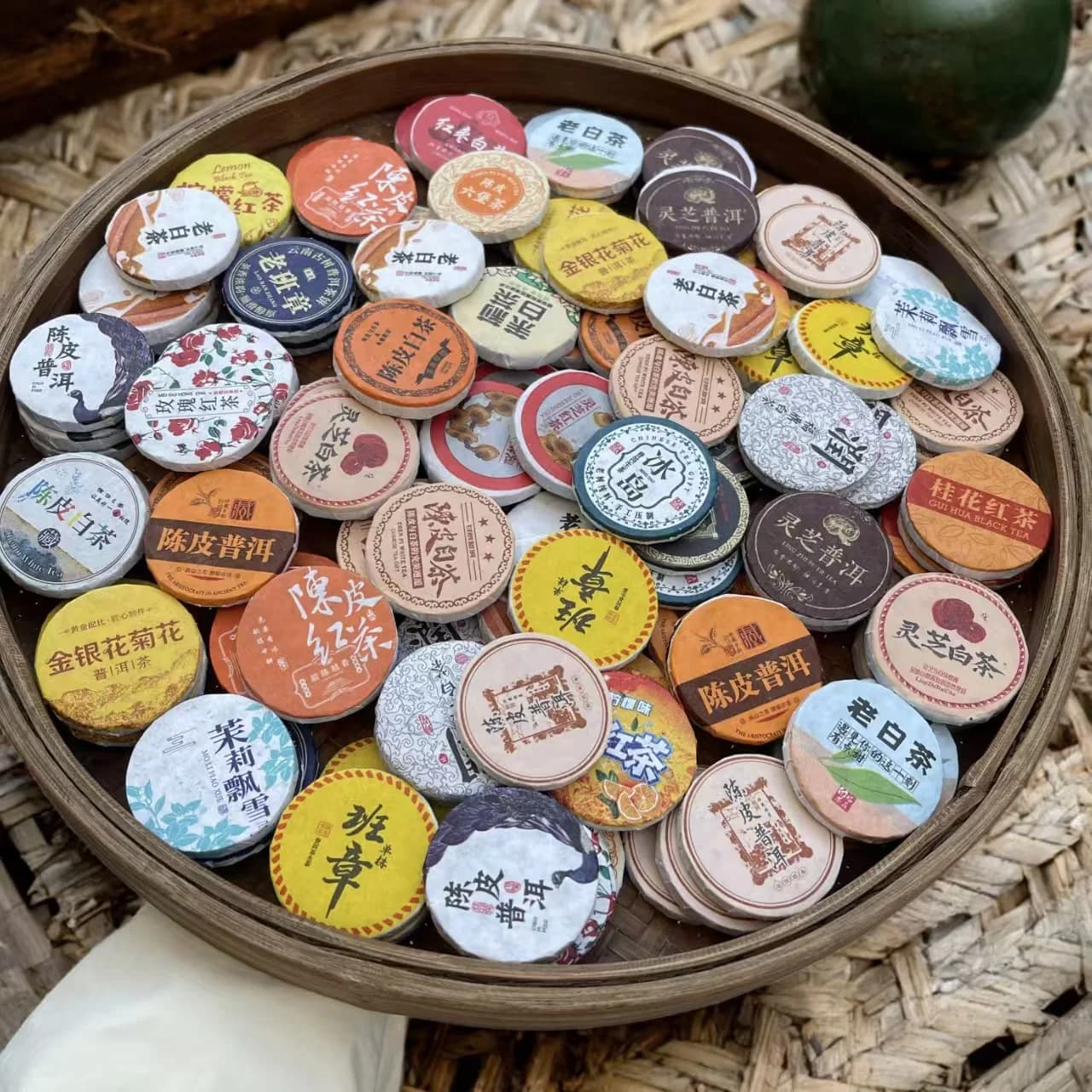 Cost-effective Yunnan Puer Small Tea Cake Sealing Sticker Custom 5g/pcs Pu'er Shu Raw Green Black White Adhesive Sealing Sticker