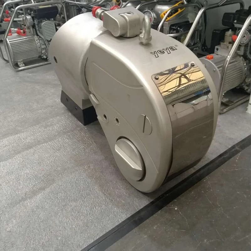 Hydraulic wrench, electric plate clamp changer, plate heat exchanger disassembly tool
