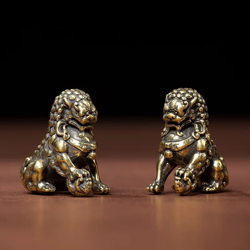 Solid lion figurine, car or office desk decoration, copper craft ornament