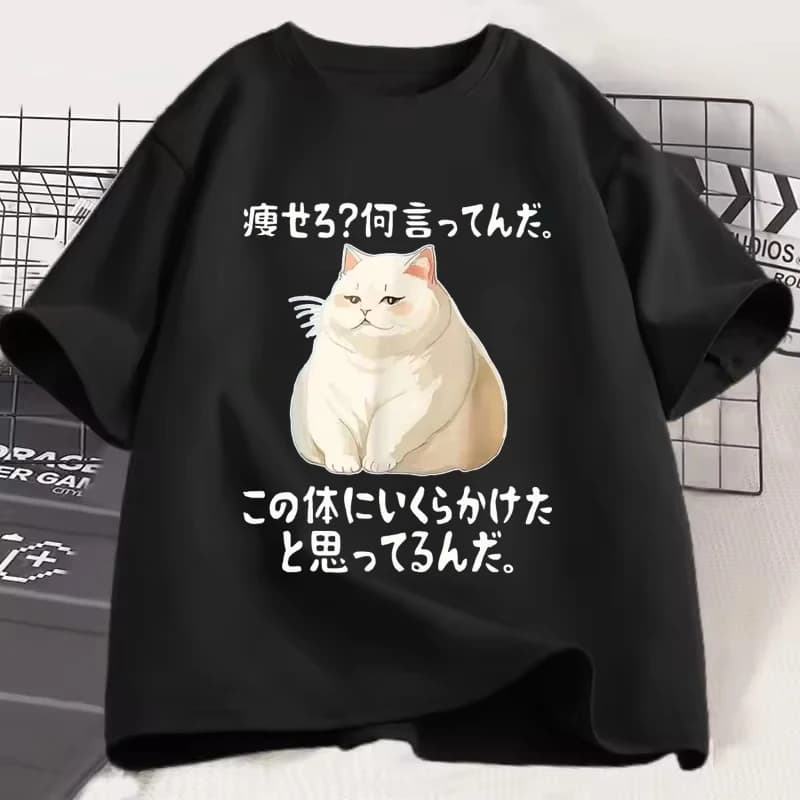 Cute and Chubby Cat Patterned Men Women T-shirt Japanese Text Design Unisex Tee Loose Leisure Y2K Harajuku Couple Clothing