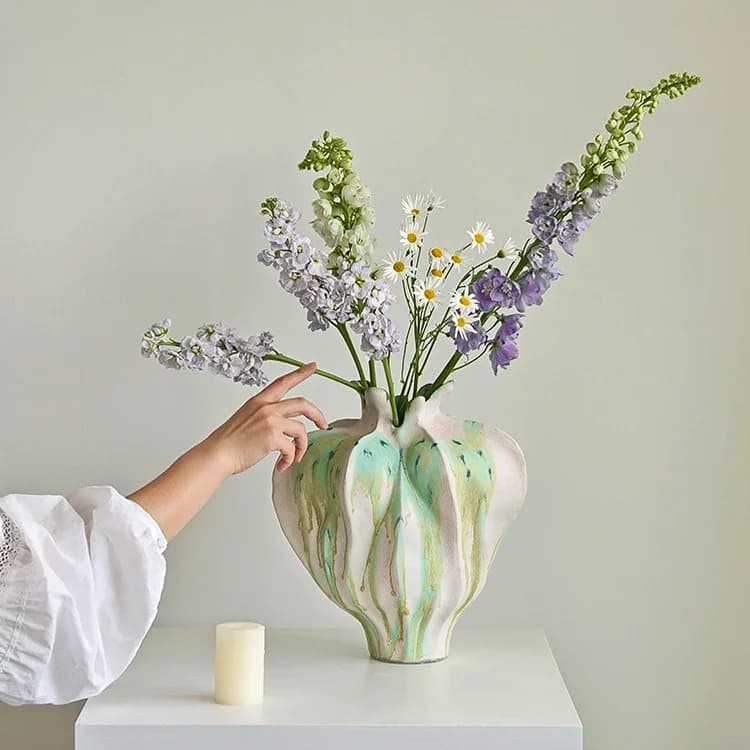 Handmade Ceramic Vase Hand-drawn Graffiti Irregular Folds Flower Vase Ceramic Handicrafts Home Decoration Accessories