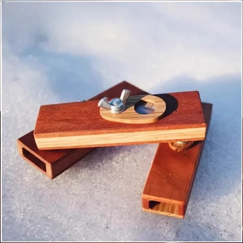Wooden kazoo An easy-to-learn portable instrument, the zucca deck flute
