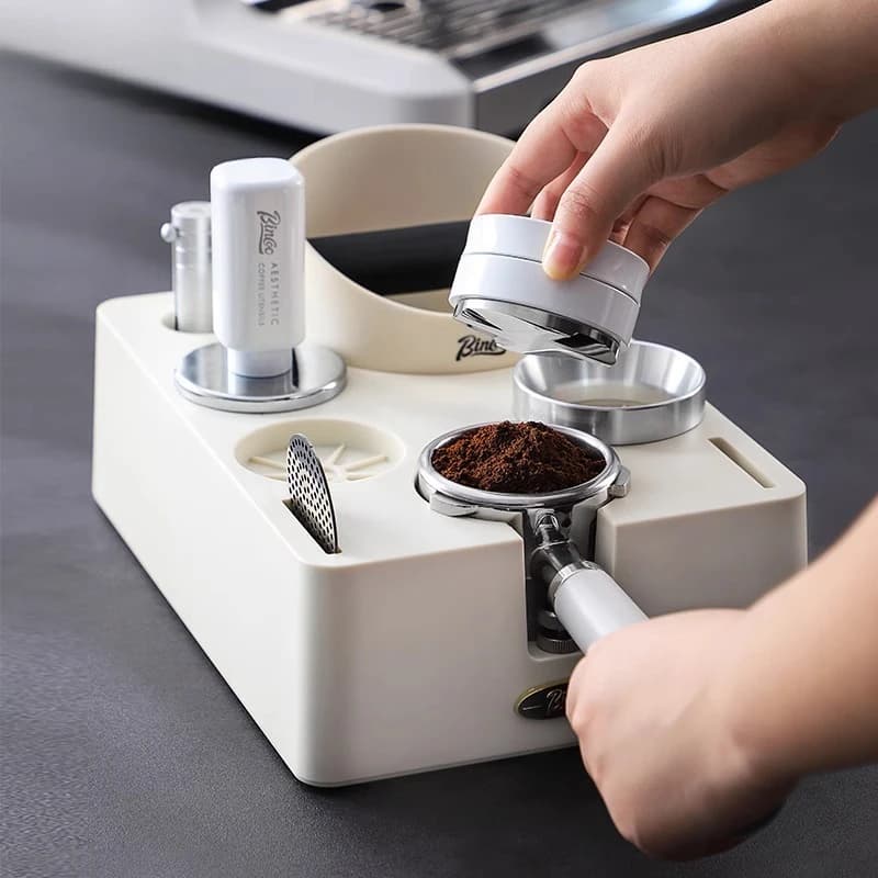 Multifunctional coffee powder pressing base set Italian powder pressing hammer cloth powder maker Coffee utensils storage