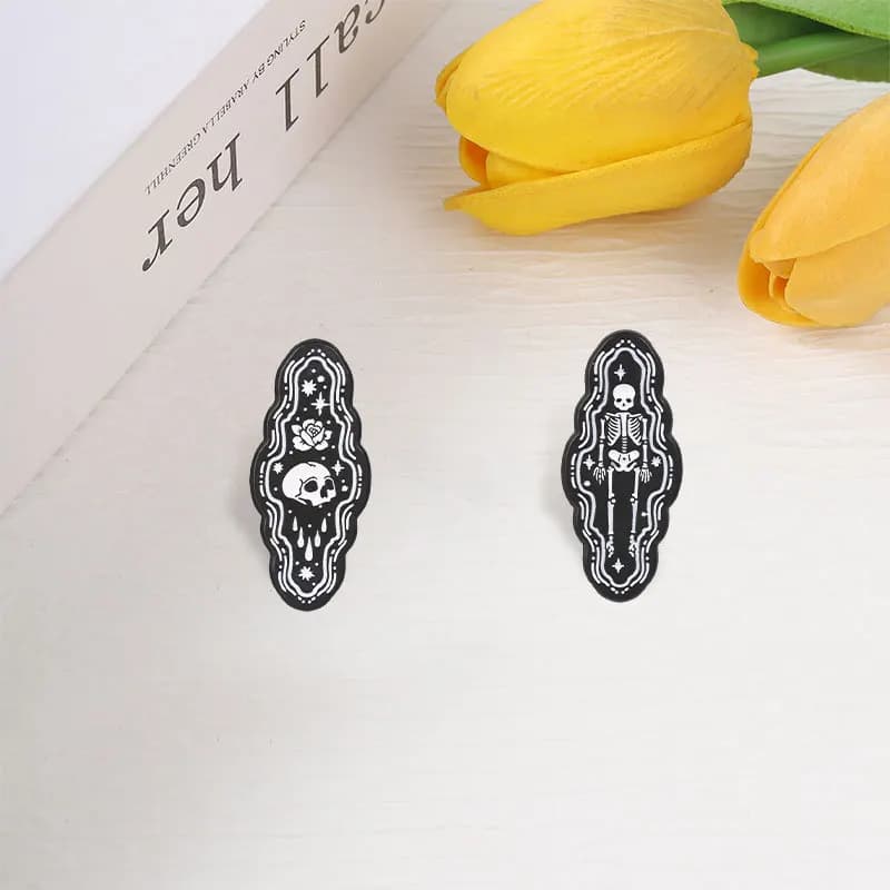 New Creative Black Skull Brooch Unisex Casual Commute Festival Party Metal Badges Pins DIY Clothing Bags Hat Scarf T-shirt Jeans