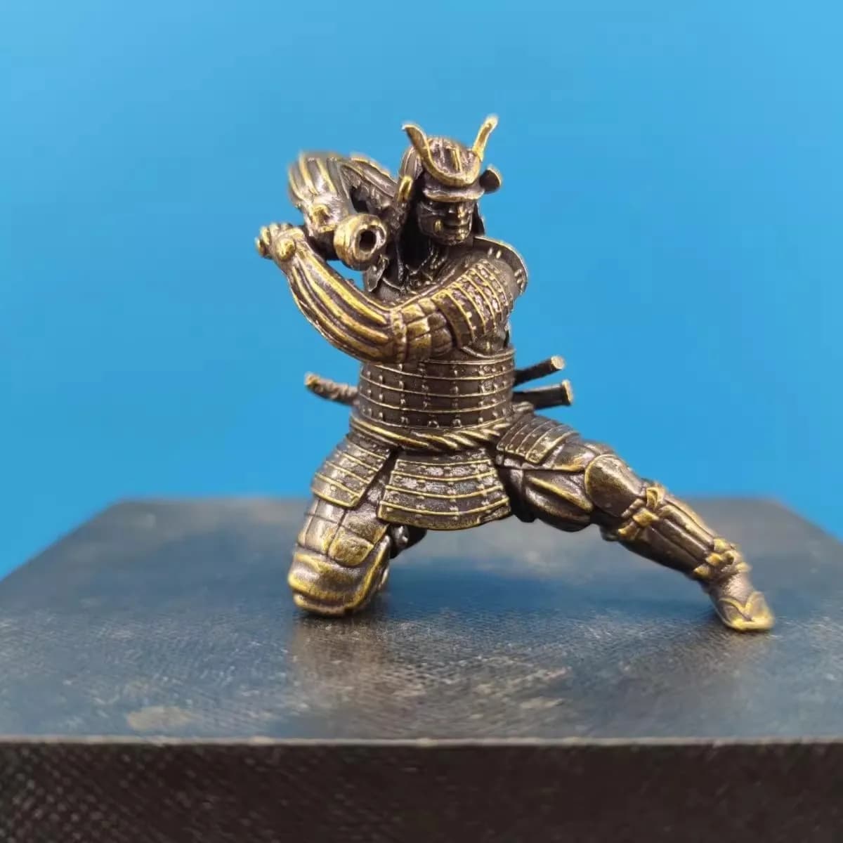 Antique Brass Samurai Incense Burner Miniature Kneeling Warrior Sculpture Zen Desk Decor Japanese Armor Statue Spiritual Gift
