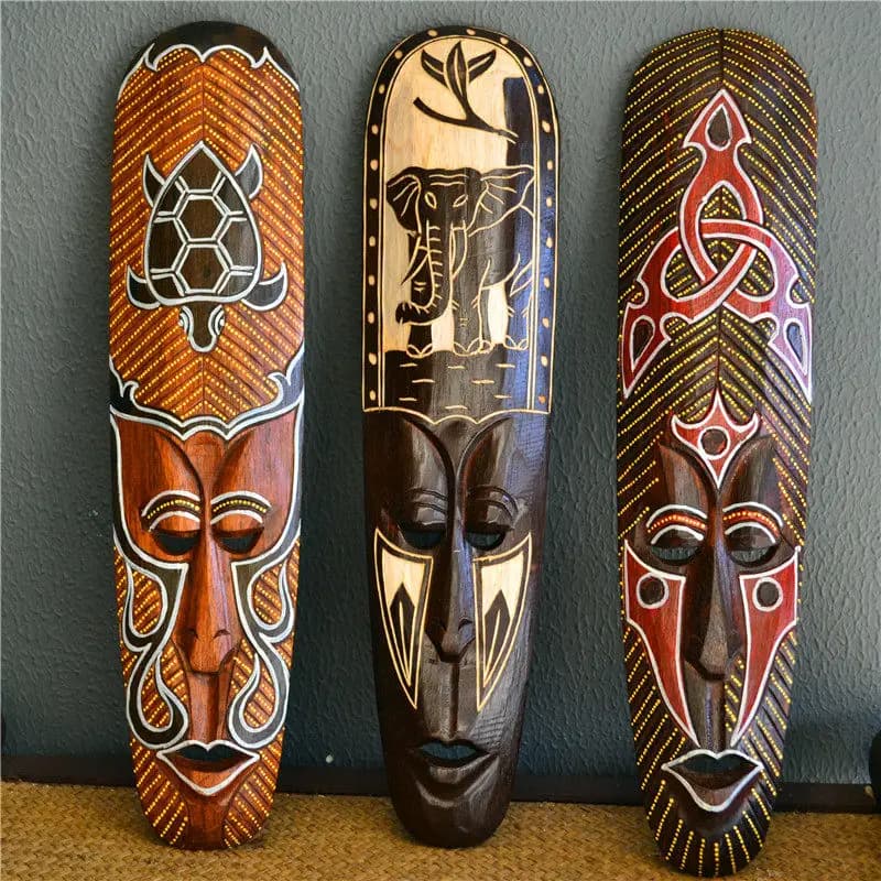 Southeast Asian Solid Wood Wall Mask, Hand‑Carved Animal Totem Face Wall Decor, Creative Hanging Ornament for Bar, Guesthouse