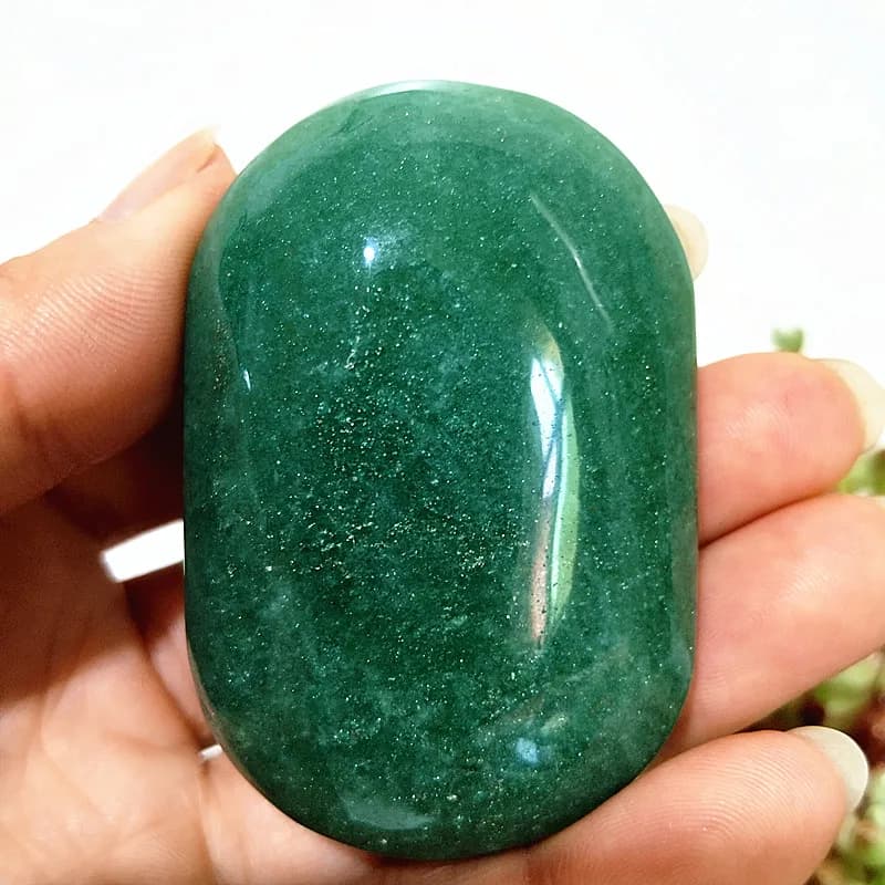 Natural Stone Green Strawberry Quartz Palm Meditate And Chakra Healing Feng Shui Crystals Home Decoration