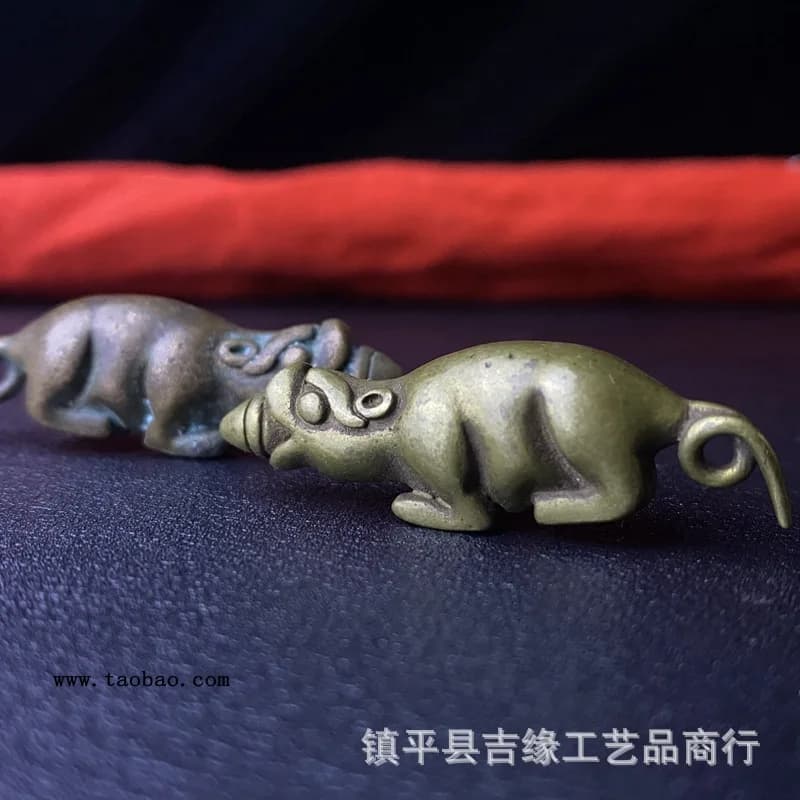 Tibetan-style brass treasure-spewing , vintage decorative pendant, mini mouse ornament