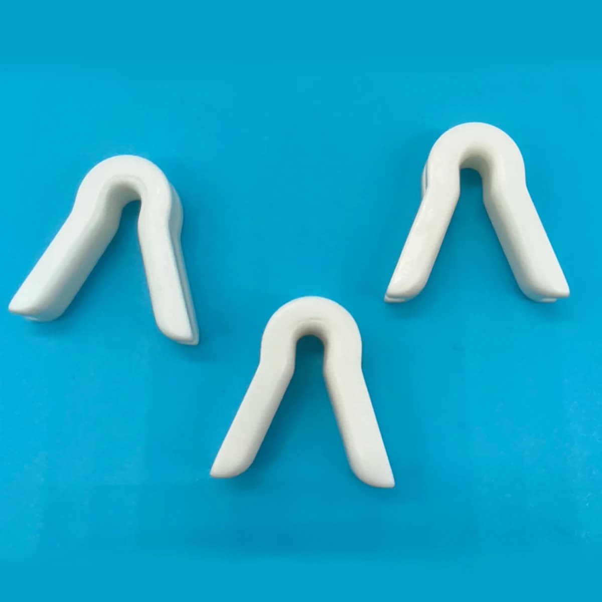 Alumina Ceramic VType Thread Guide Hook Wear-Resistant Textile Machinery Spare Parts for Twisting Machine Yarn Guide Thread Ring