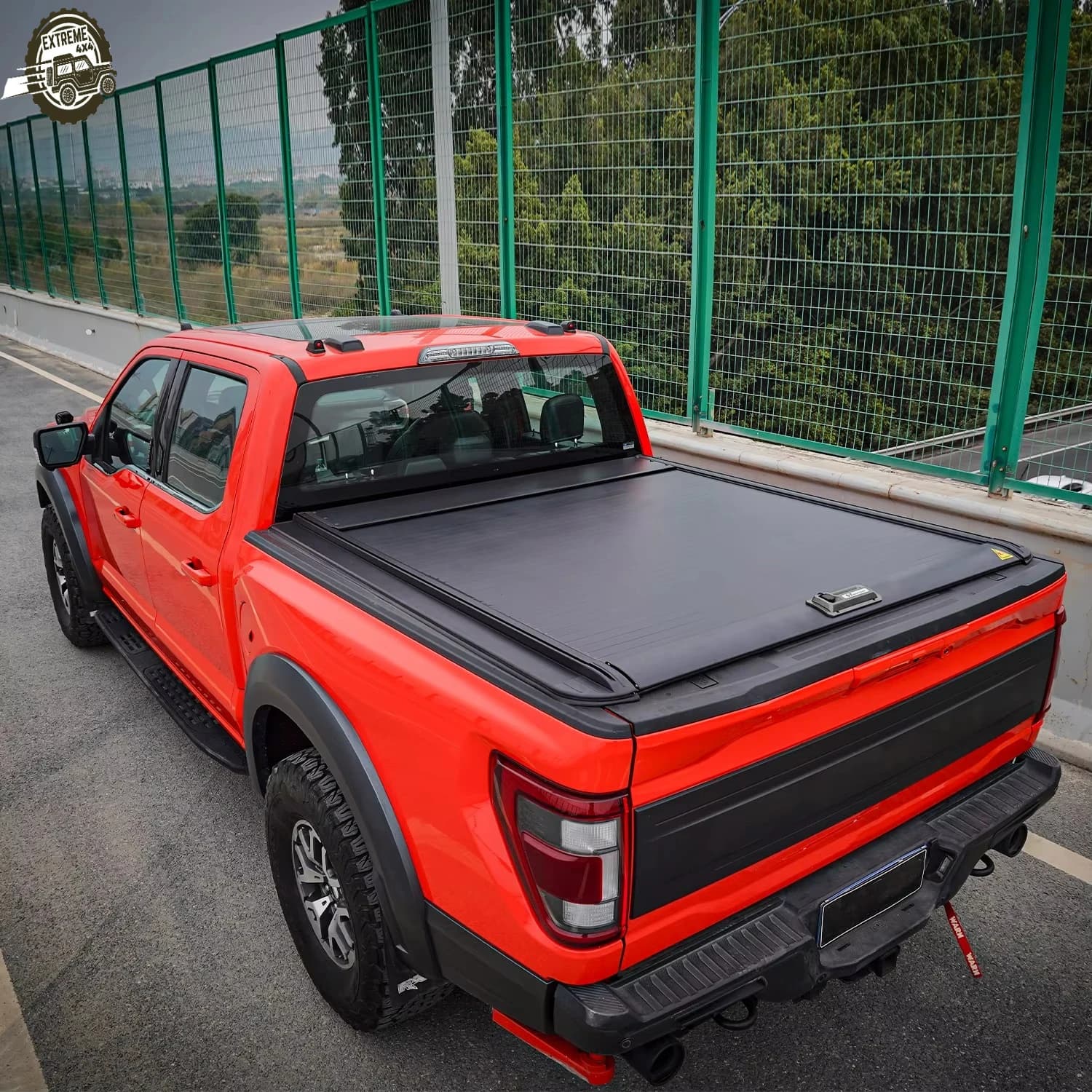 EXTREME Truck 4x4 Accessories Aluminum Manual Roller Shutter Retractable Tonneau Cover for Toyota Hilux Vigo Revo Sr5 Rocco