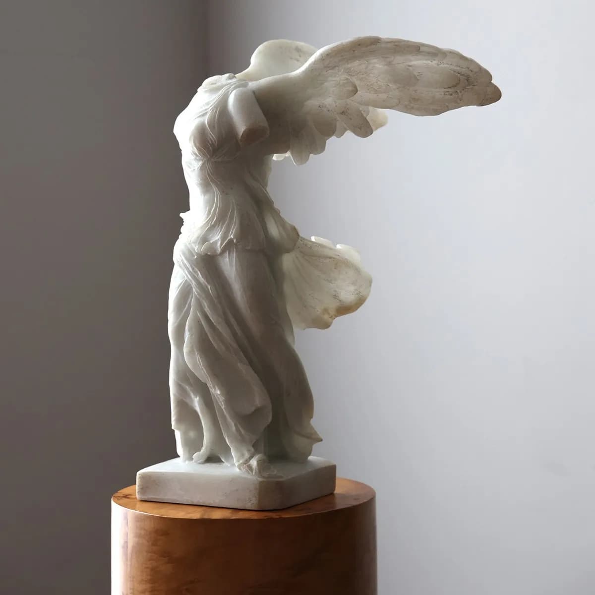LMM Modern Simple Art Ornament Home Decoration Creative European Character Statue Ornament