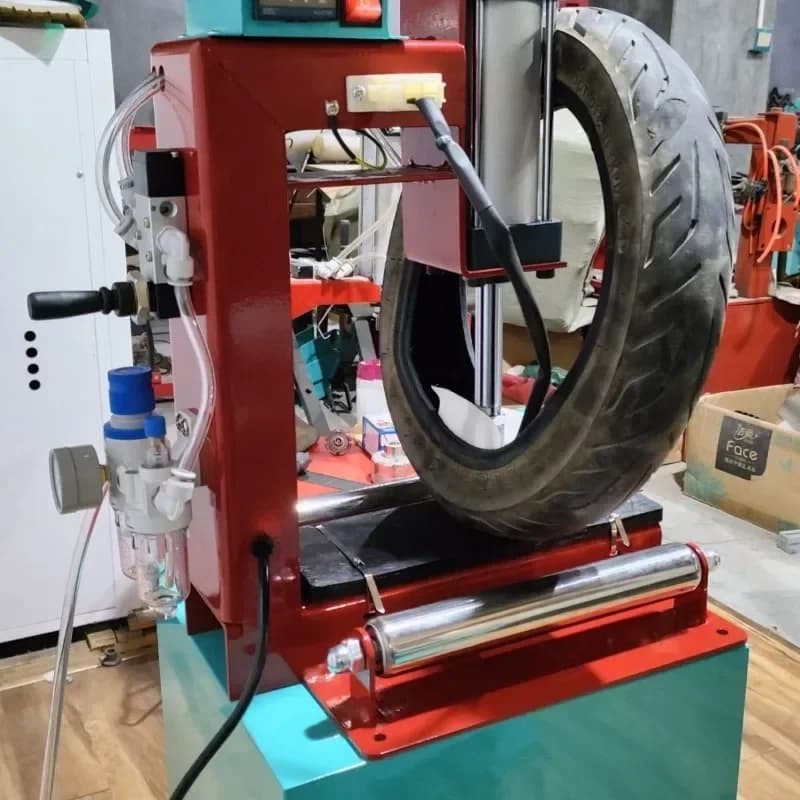 Electric two-wheel nail hole fast double-sided heating fire mending machine Motorcycle nail hole vulcanizing machine