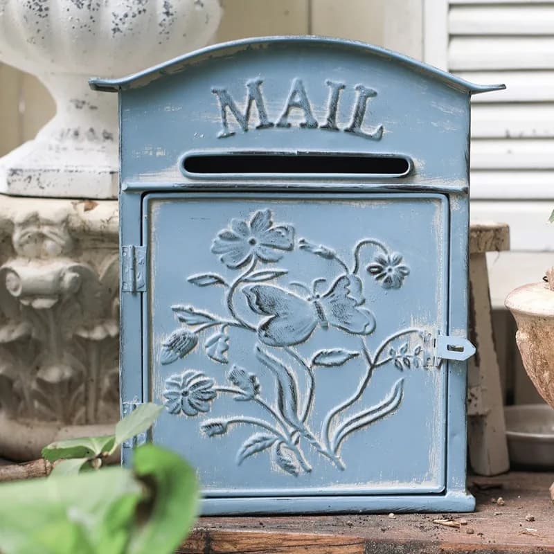 European Three-dimensional Relief Mailbox Wrought Iron Retro Garden Wall-mounted Mailbox Courtyard Decoration Adornos Para Casa