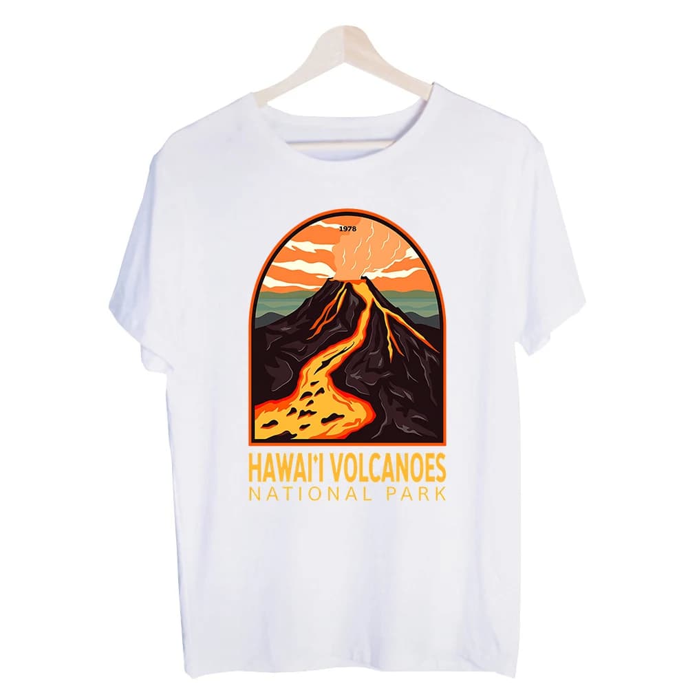Men's Volcano Nature Graphic Tee, Short Sleeve Crew Neck T-Shirt with Retro Style for Casual Outdoor and Vacation Wear