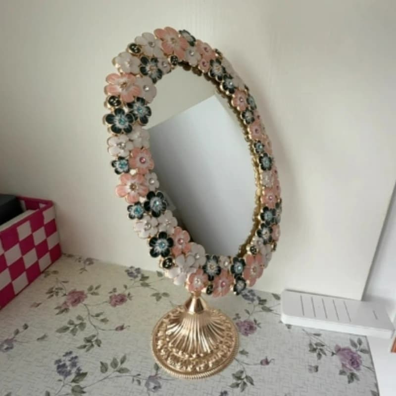 Retro European Light Luxury Decorative Mirror Bedroom Metal Hand-painted Desktop Single-sided Makeup Mirror Valentine's Day Gift