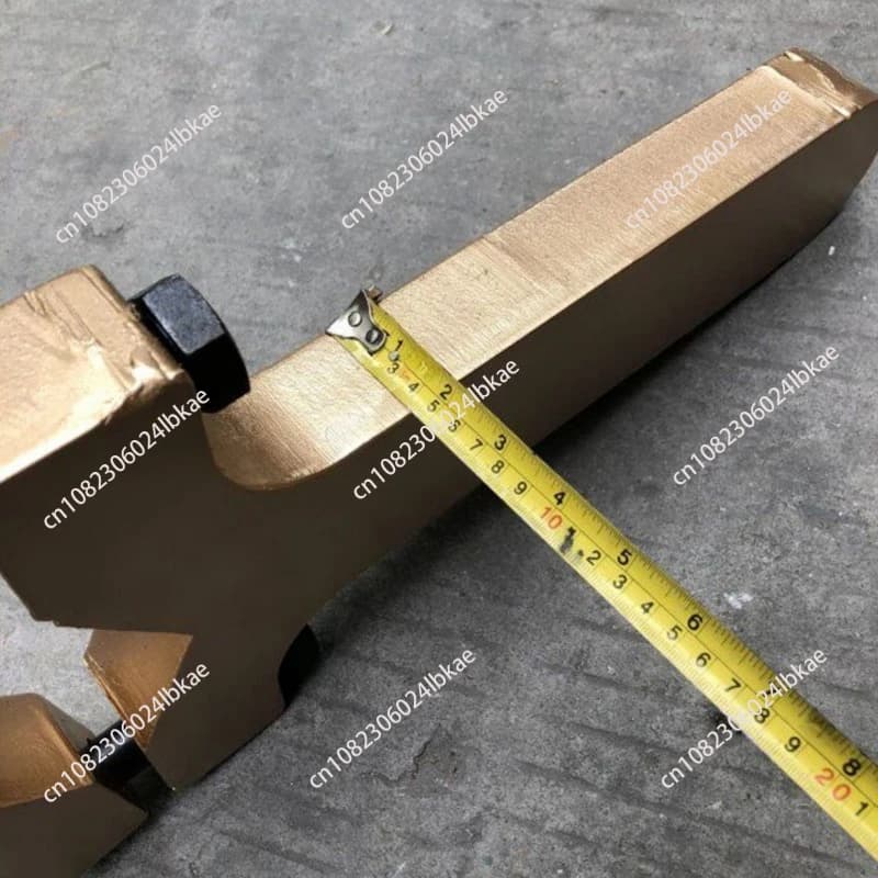 Excavator large middle bucket arm, special wrench for changing oil seal, special tool for removing large nuts from oil cylinder