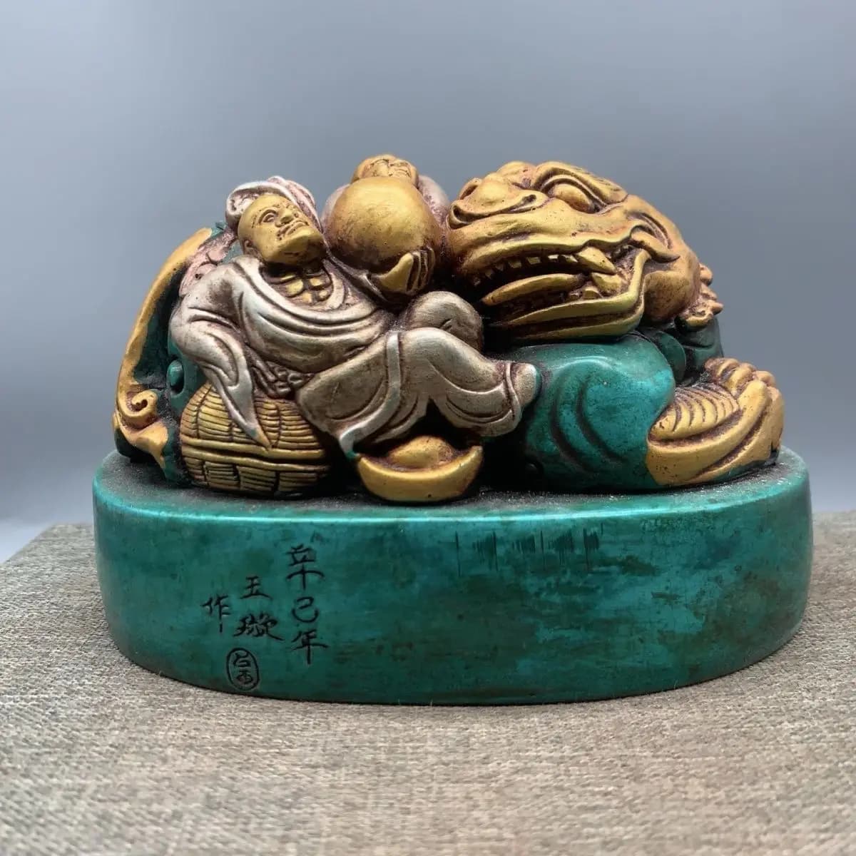 Old Tibetan turquoise gold-painted seal Size: 13.5 * 9 * 9cm Weight: 1300g