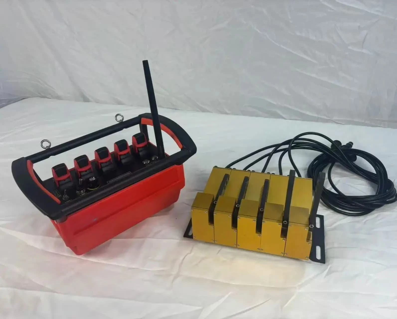 The latest technologies in 2026  5-road TK clutch motor crane wireless remote control suitable for truck cranes.