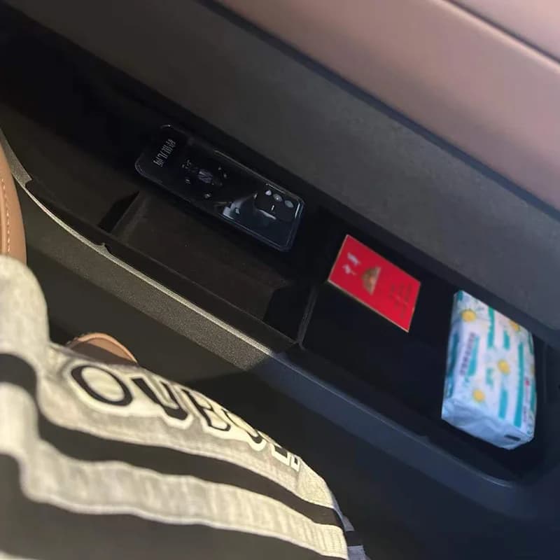 Suitable for 2024 NIO ES6 central control lower storage box central control storage car supplies drop shipping