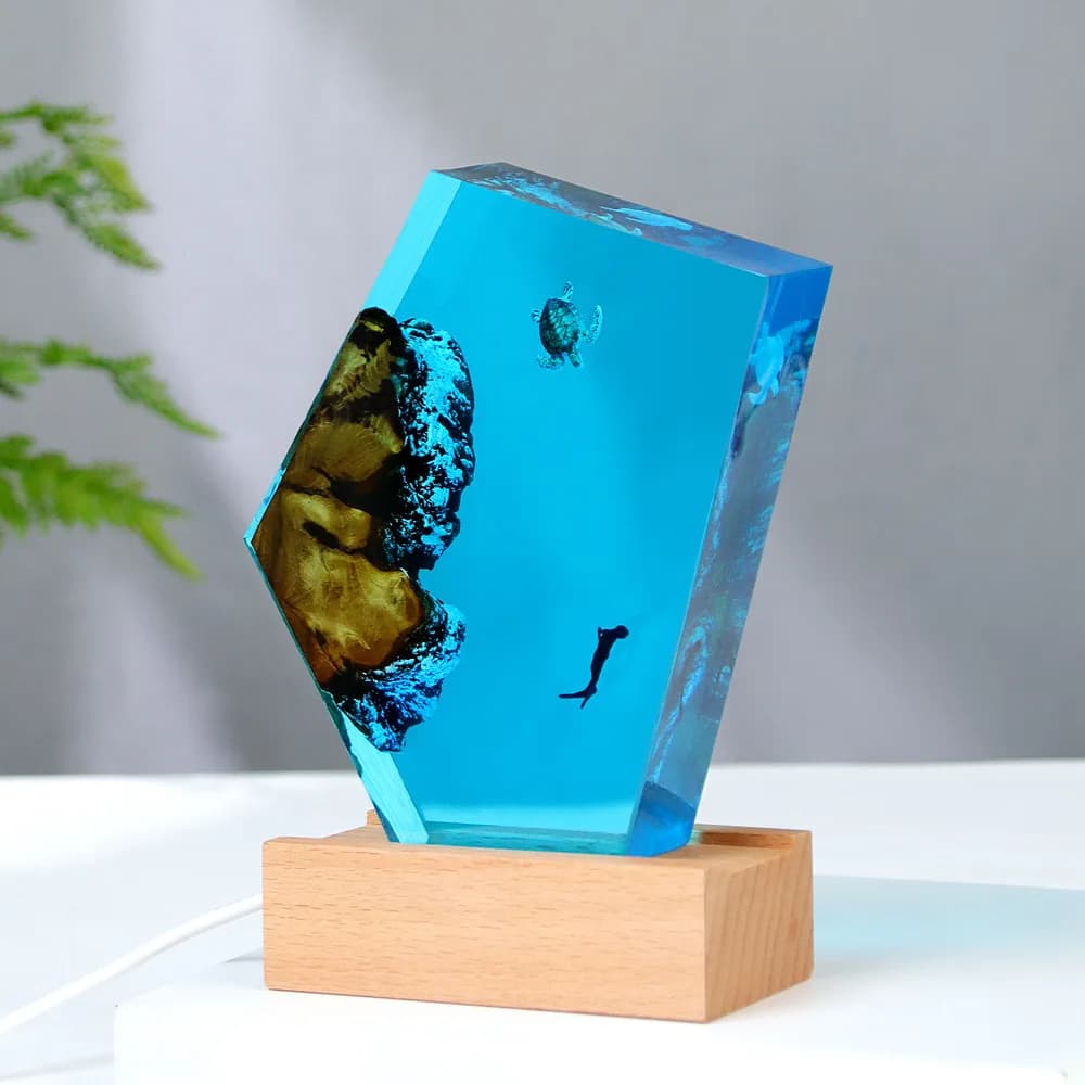 Marine Micro-landscape Solid Wood Resin Lamp Decorations Featuring Sea Turtles Sharks Divers for Home Decoration Handicrafts