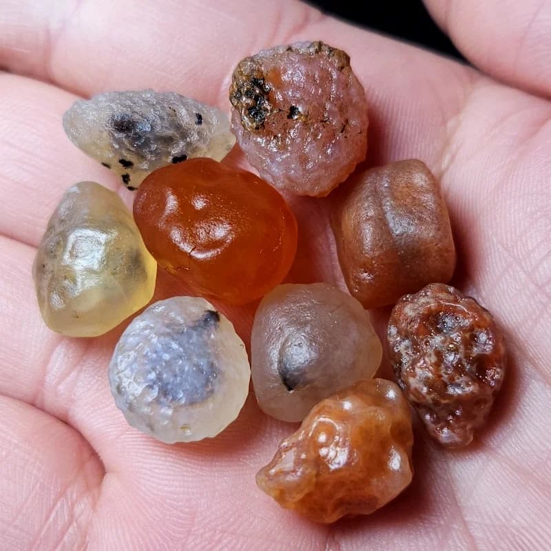 Natural irregular sweet heart agate small particle Energy Crystal Healing Aquarium decorative Reiki gift