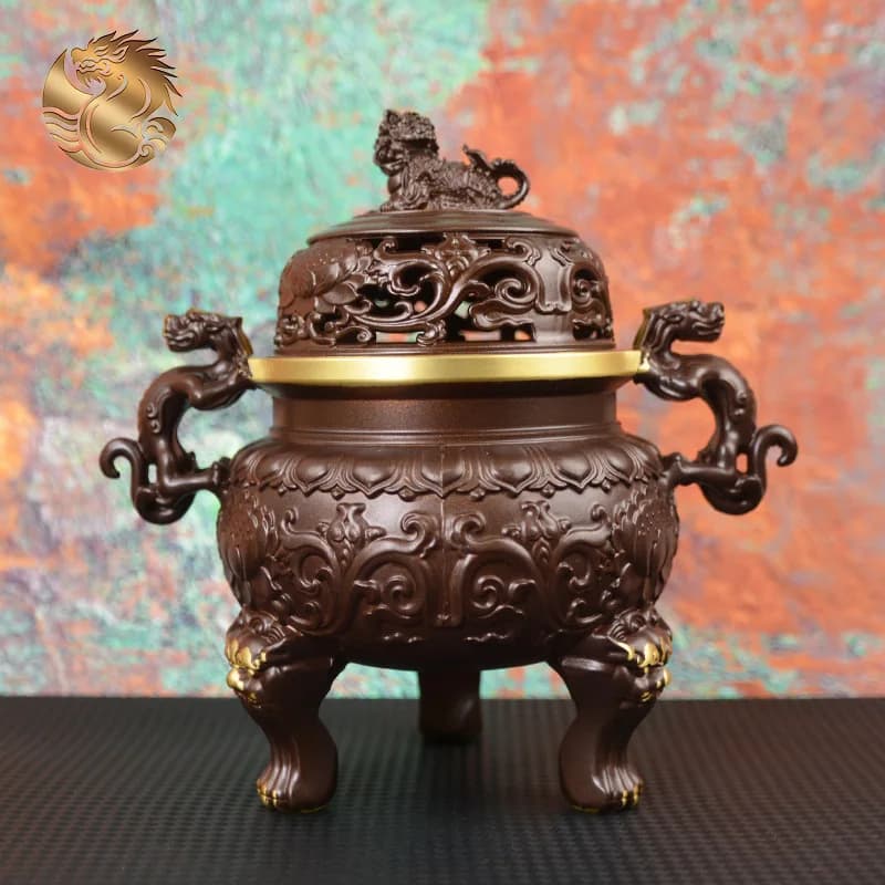All-brass, three-legged incense burner with a vintage patina, suitable for burning agarwood and sandalwood incense, a Zen-style