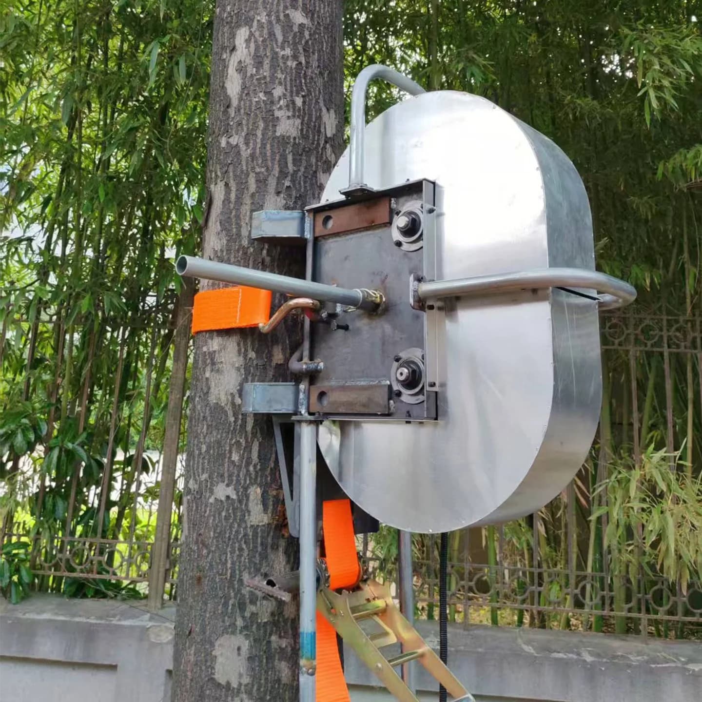 Tree shaker pine tower fruit machine vibrating fruit picker walnut machine semi-automatic