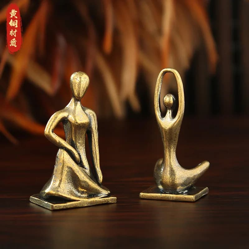 Nordic-style, light luxury brass figurines, decorative metal crafts for living room TV background cabinets