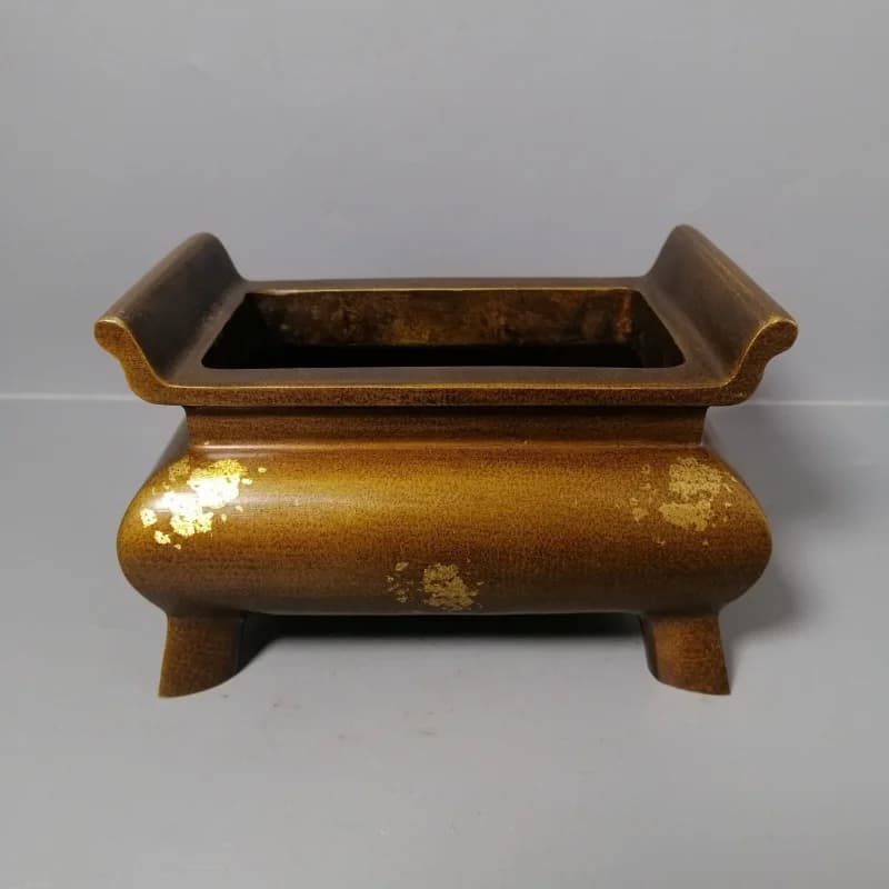 Brass rectangular incense burner for home use, indoor worship burner, four-legged tripod Xuan De burner, Buddhist temple incense