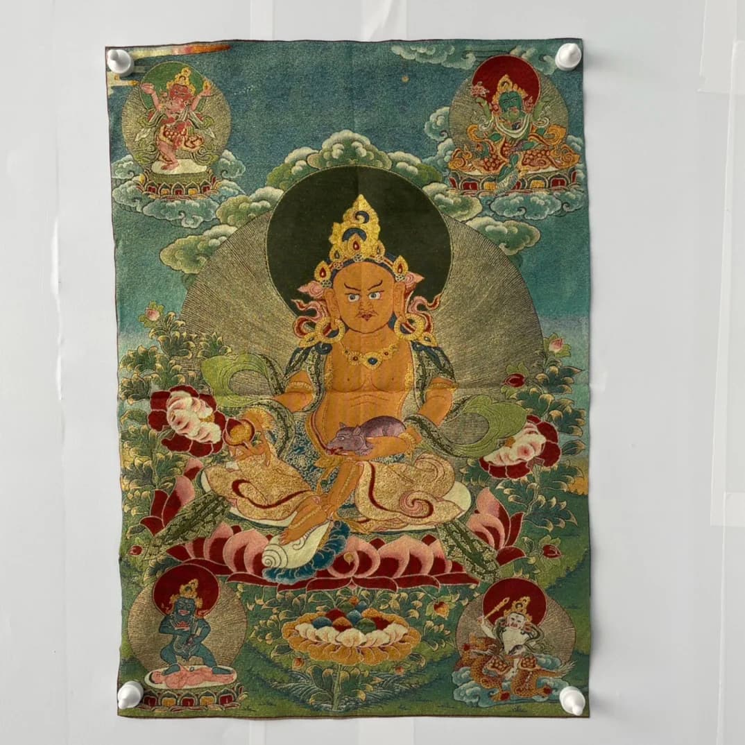 Tibetan Temple Collection Thangka silk Embroidery Yellow Jambhala Sitting Buddha Thangka hanging screen Town house