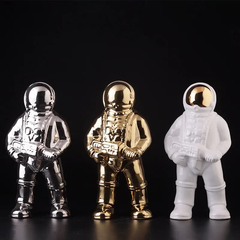 Ceramic Handheld Spaceman Astronaut Nordic Luxury High end Home Furnishing Model Room Aesthetic Decoration