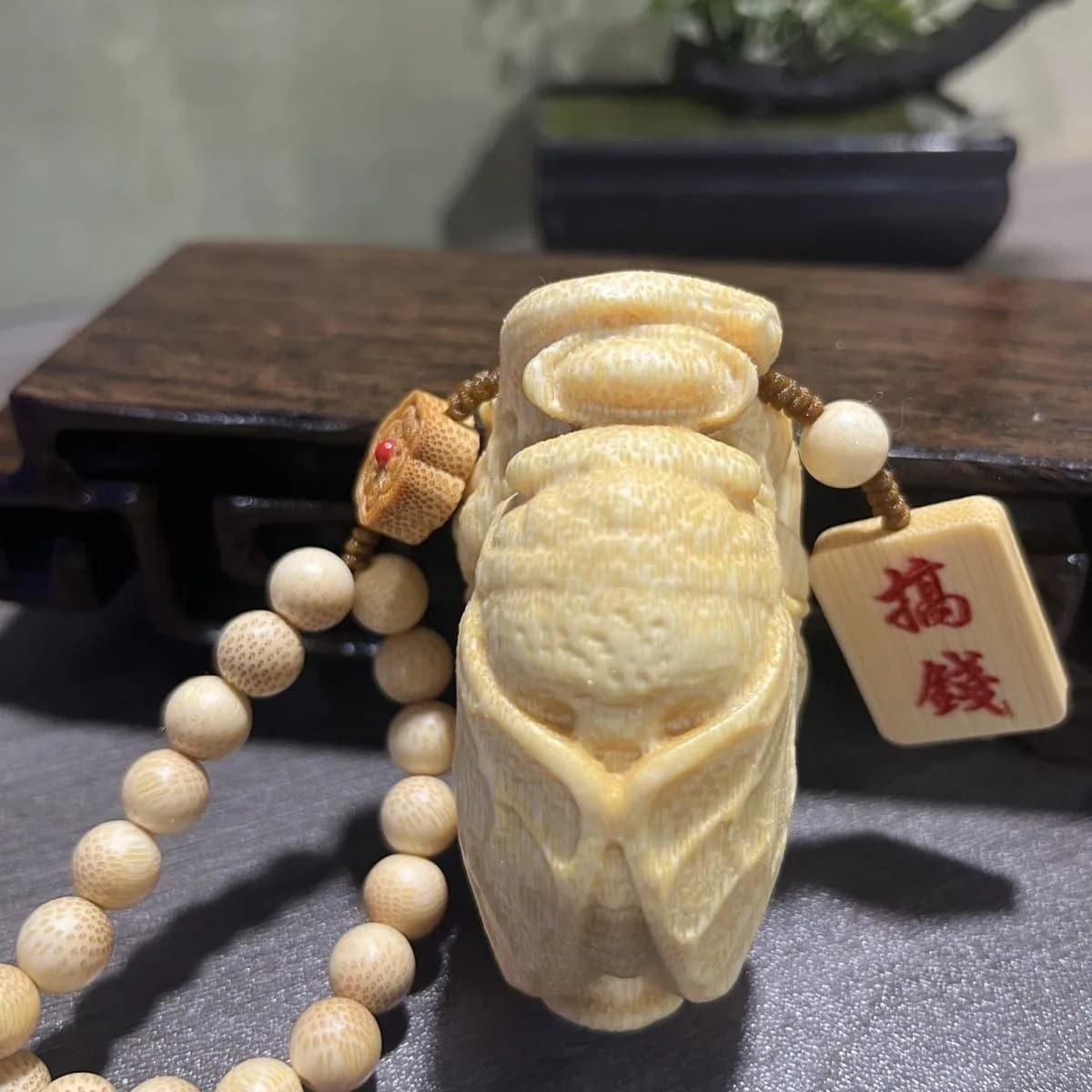 Vintage Solid Bamboo Carved Cicada Figurine Chinese Lucky Wealth Hand Play Ornament Pendant Gift