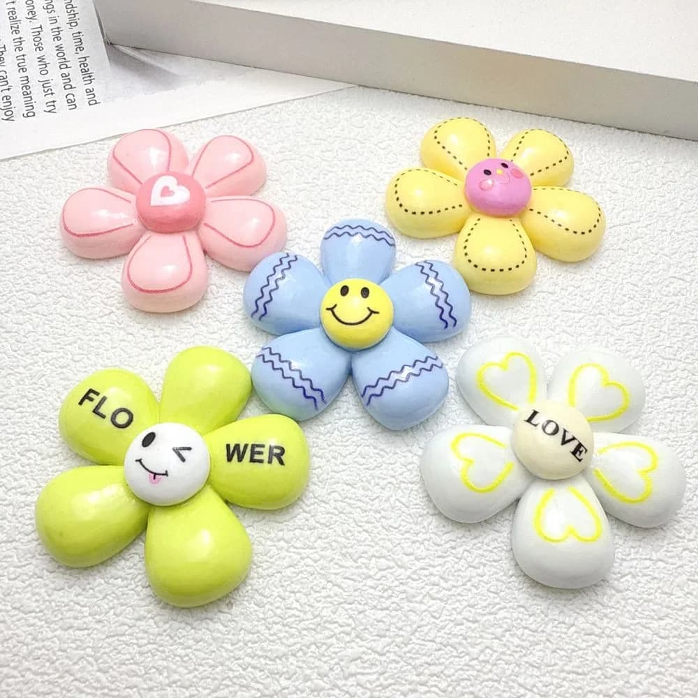 Miniature Resin Cartoon Smile Flower Flatback Cabochon Embellishment Decor for DIY Dollhouse Workshop Toys Desk Ornament Gift