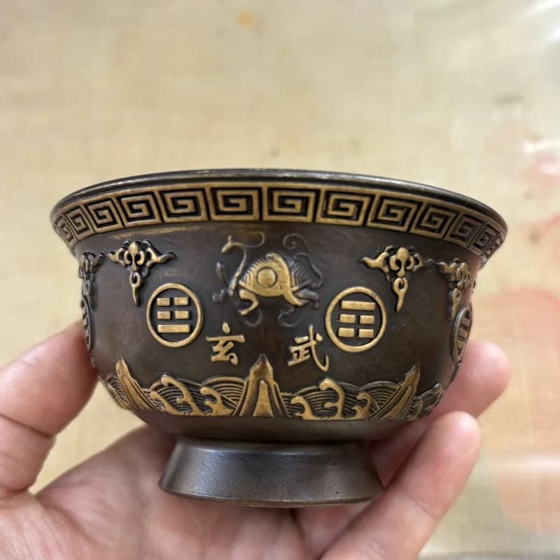 Antique miscellaneous items, distressed copperware, eight-tailed dragon bowl, home and office copper ornaments, wholesale