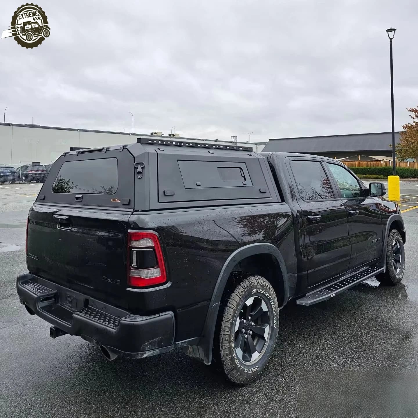 Custom 4x4 Off-road Truck Caps Canopy Hard Top Pickup Truck Hardtop Canopy for Toyota Tacoma 5.0FT Tonneau Cover Camper Topper