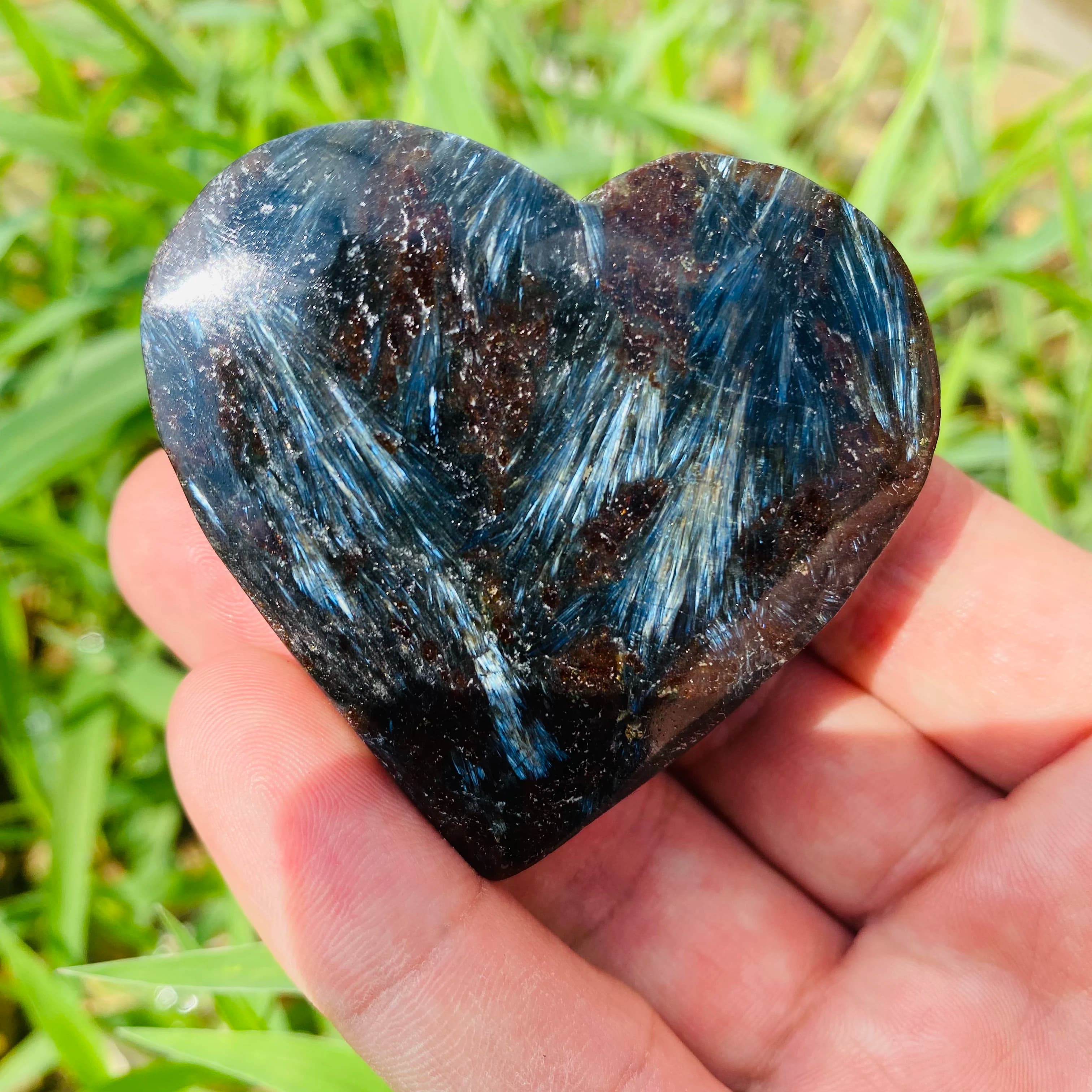 Natural Crystal Heart Astrophyllite Palm Stone Heart Pocket Energy Crystal Thumb Toy Hot Compress Wicca Healing Health Family