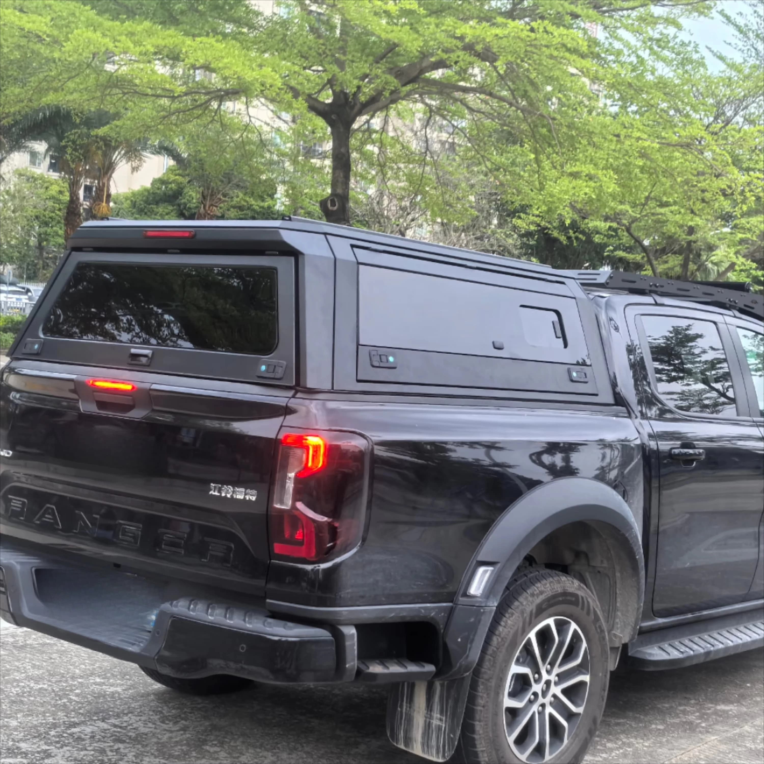 Waterproof Aluminum Hardtop Pickup Canopy for Ford Ranger 2023-2025 Ford F-150Toyota Tacoma with Camper Shell Locking Function
