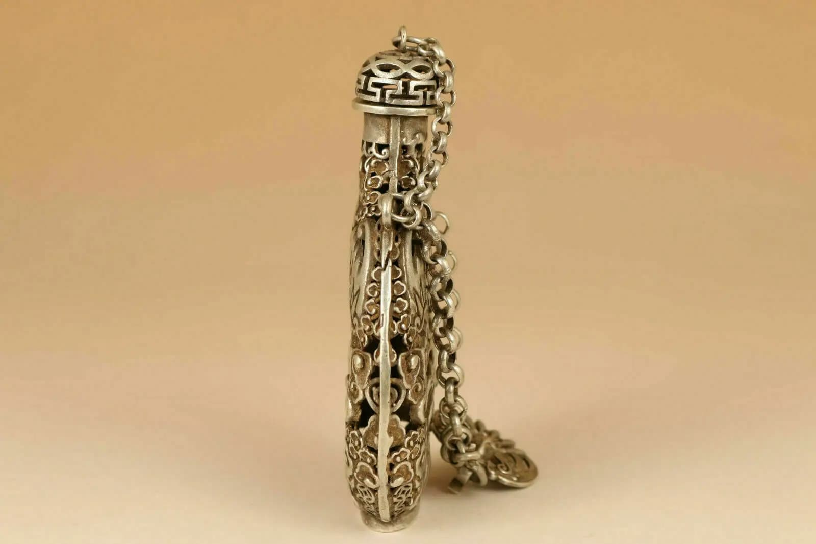 Rare Chinese Tibet-silver Copper Hand solid Carved Bat Statue Snuff Bottle
