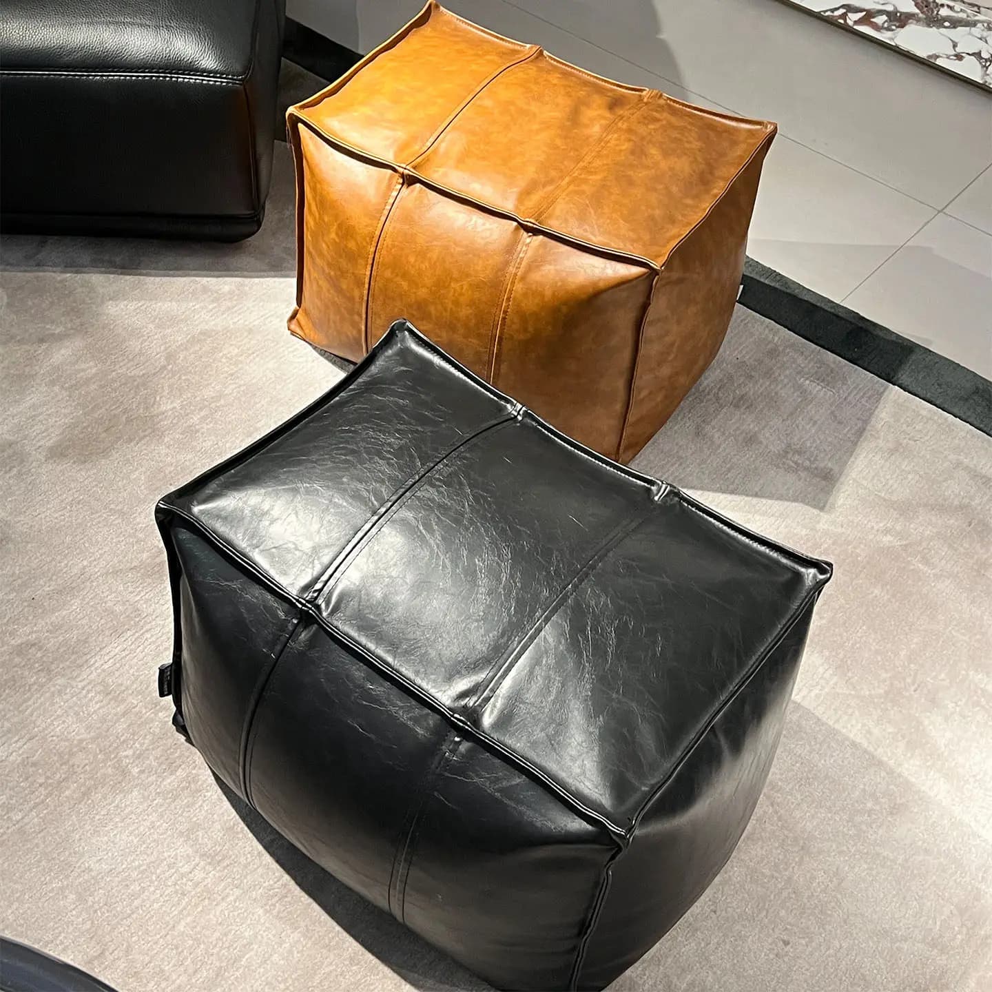 Portable Modern Low Foot Stool Office Upholstered Comfy Foot Stool Elegant Minimlist Low Taburete Almacenamiento Furniture