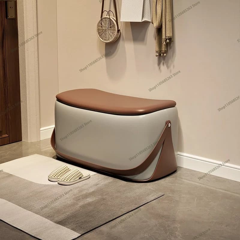 You can sit and wear shoes when you enter the door, shoe cabinet is integrated into the home, the bedroom