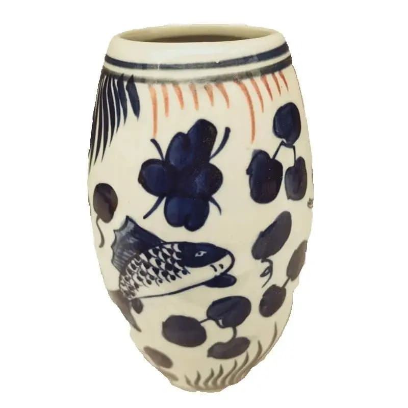 China Old Porcelain Vase Blue And White Glazed with Red Fish Algae Pattern Traditional Decorative Artwork for Home collection