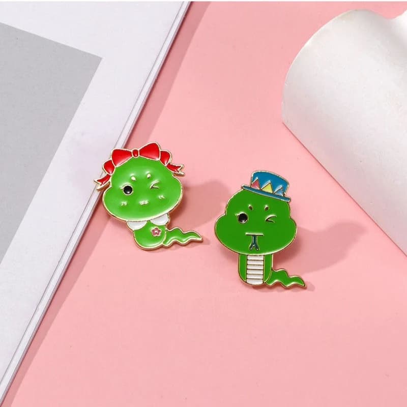 Cute Delicate Little Green Snake Oil Dropped Alloy Brooch Badge Decorative Pin DIY Clothes Bags Shoes Hat Scarf T-shirt Jeans