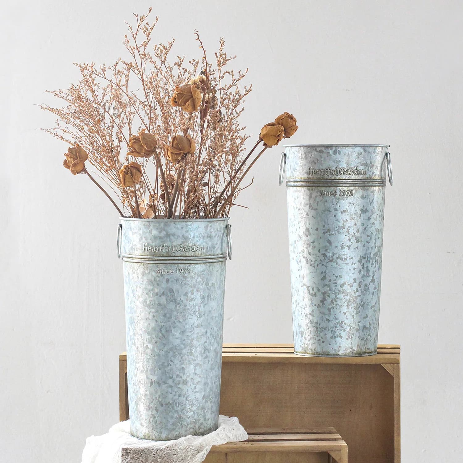 YFY waterproof and rust-proof retro flower tube  shop special flower bucket simulated  decorative iron vase